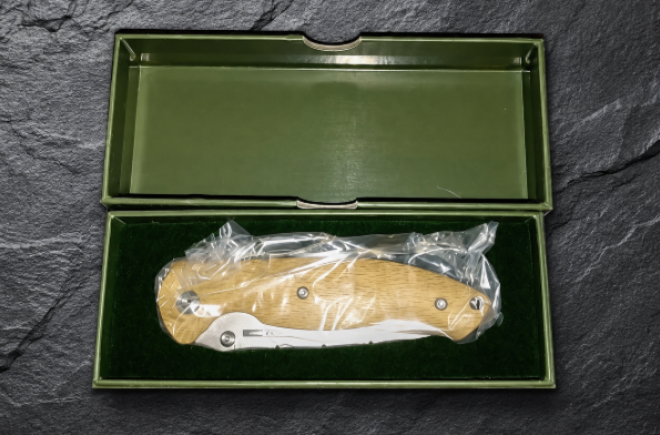 EDC Everyday Outdoor Folding Knife – D2 Stonewashed Steel – Beech Wood Handle –